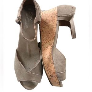 Toms Cork Wedge Suede Sandal Sz. W9 Taupe Ankle Strap Summer Casual Preppy
